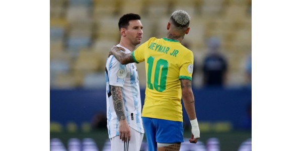 Lionel Messi a Neymar se láskyplně objali